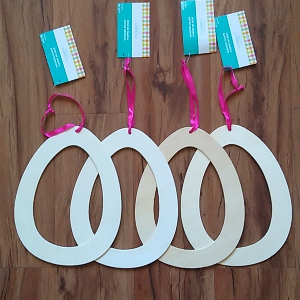 Set of 4 Egg Shaped Wooden Decor